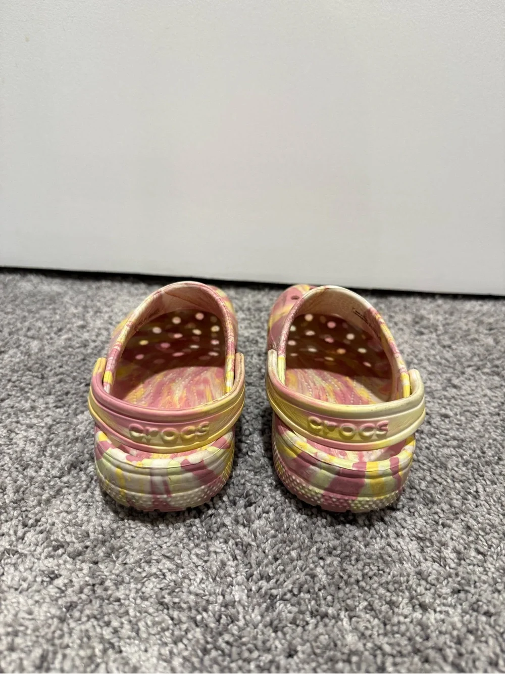 CROCS Kids Size C12Tie-Dye Clogs in Pink & Yellow